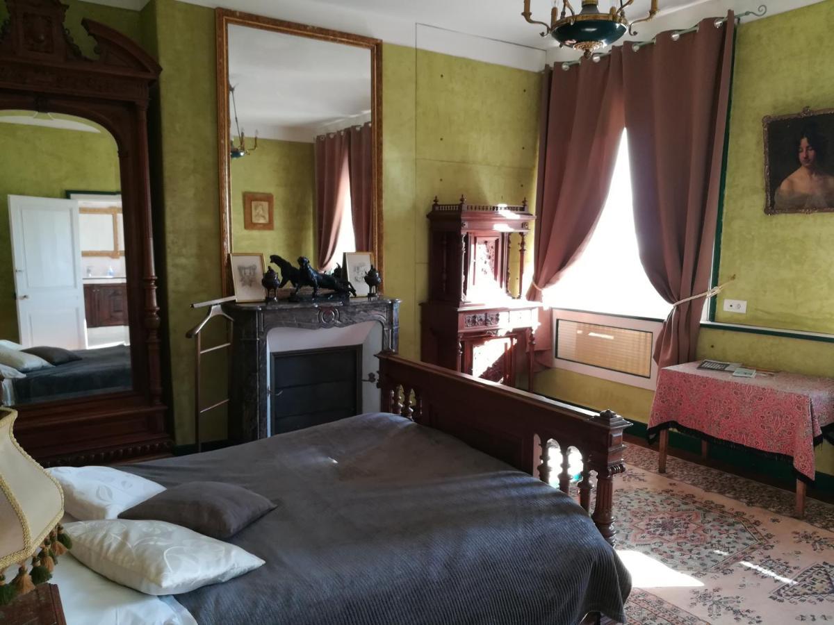 Chateau De Saint-Antoine Bonnac-la-Côte Rum bild
